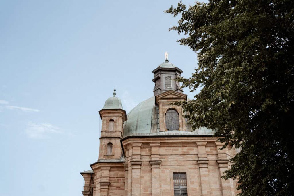Außenansicht der Wallfahrtskirche im mittelfränkischen Freystadt